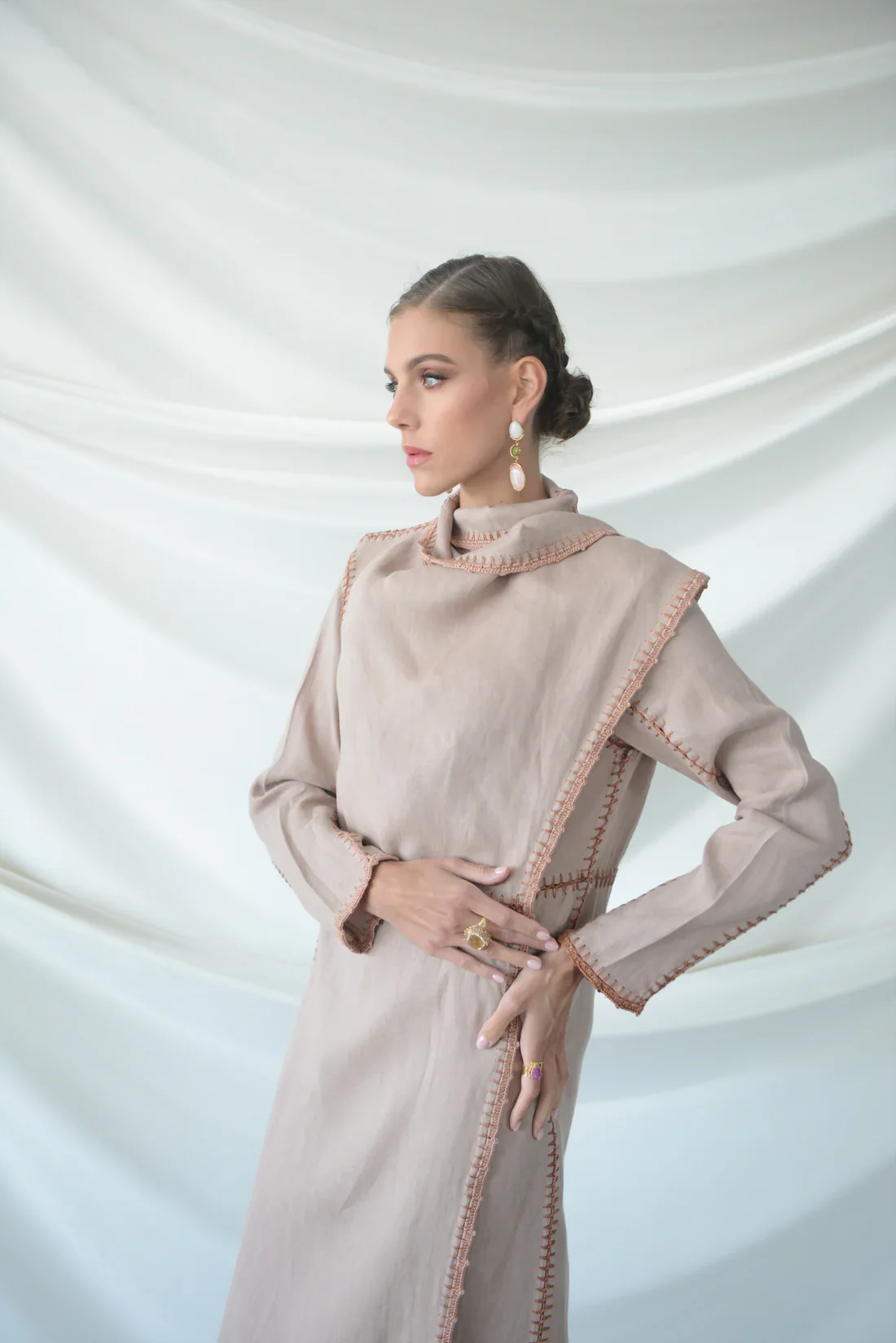 Basma Blush Linen Abaya - Image 3