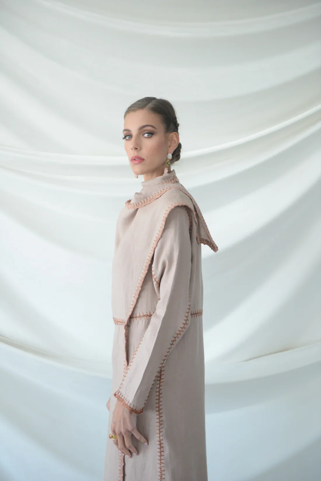 Basma Blush Linen Abaya - Image 4