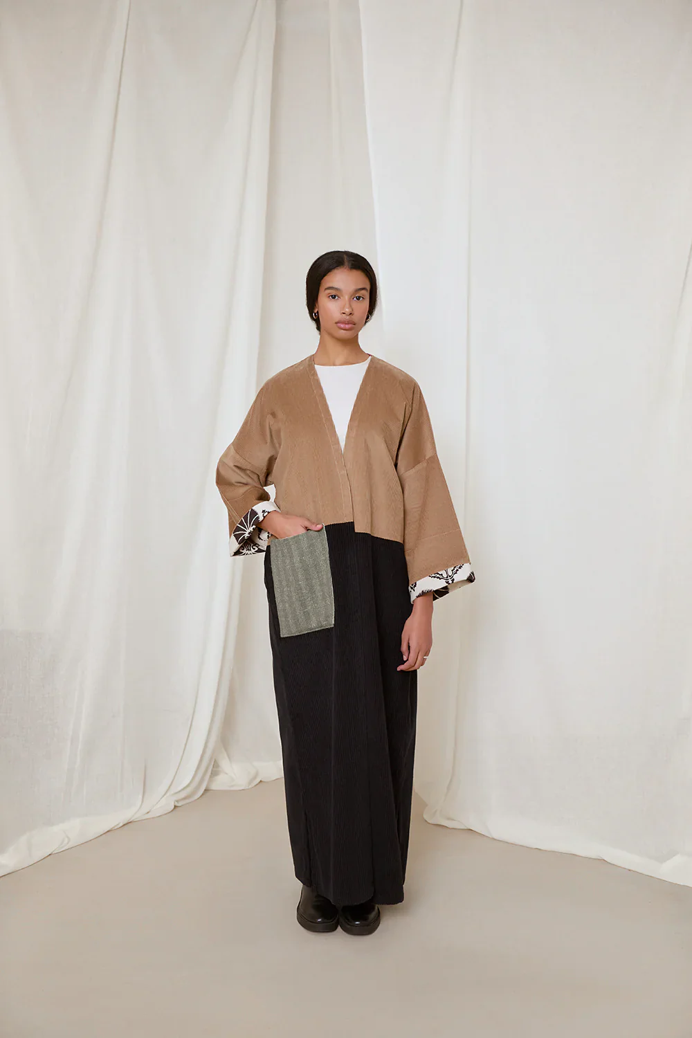 Beige & Black Serey Abaya - Image 7