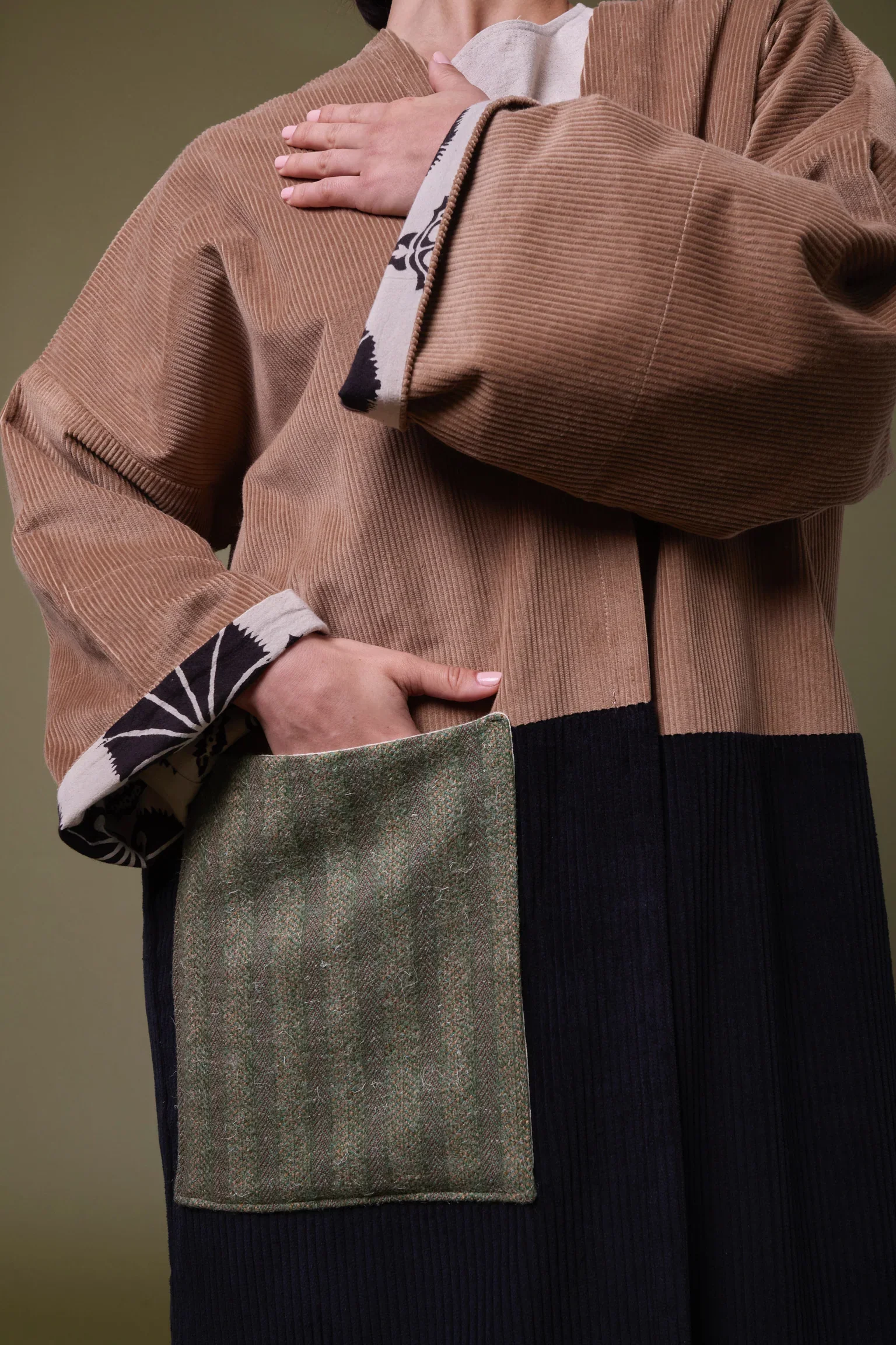 Beige & Black Serey Abaya - Image 9