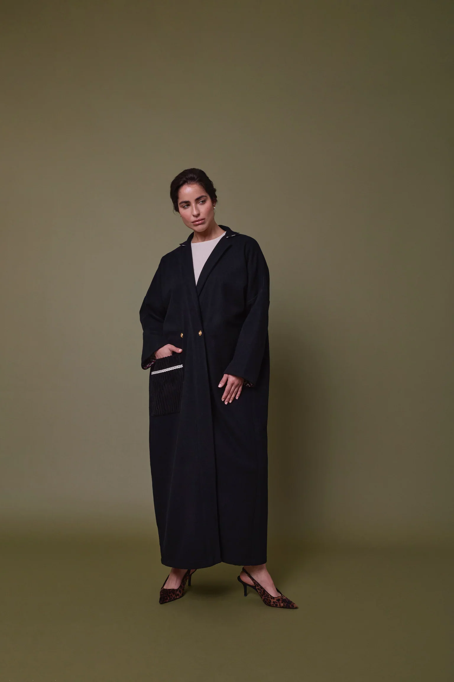 Black Belsay Hall Abaya - Image 3