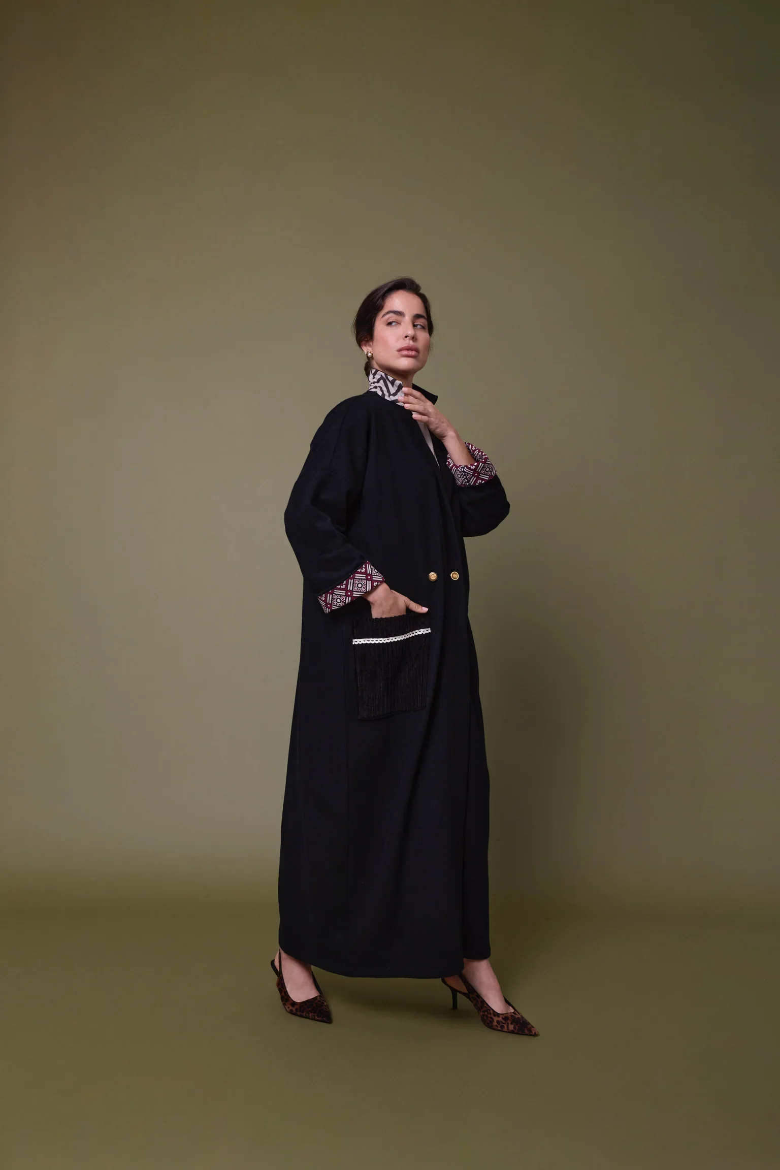 Black Belsay Hall Abaya - Image 4