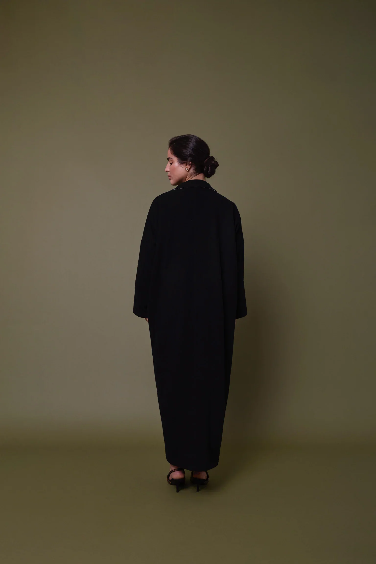 Black Belsay Hall Abaya - Image 6