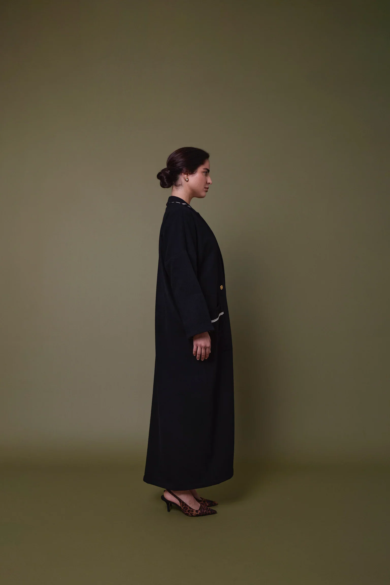 Black Belsay Hall Abaya - Image 7