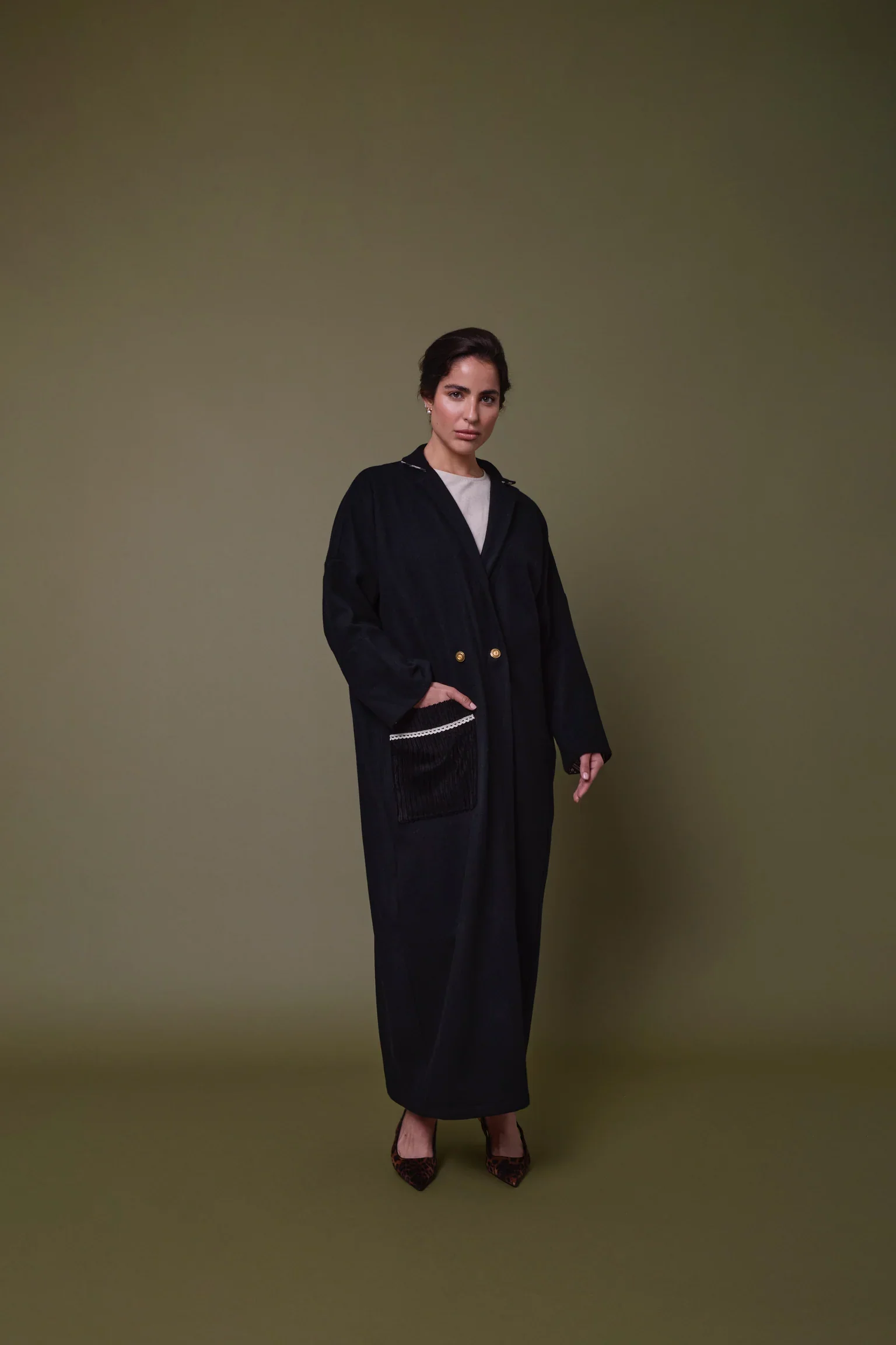 Black Belsay Hall Abaya - Image 8