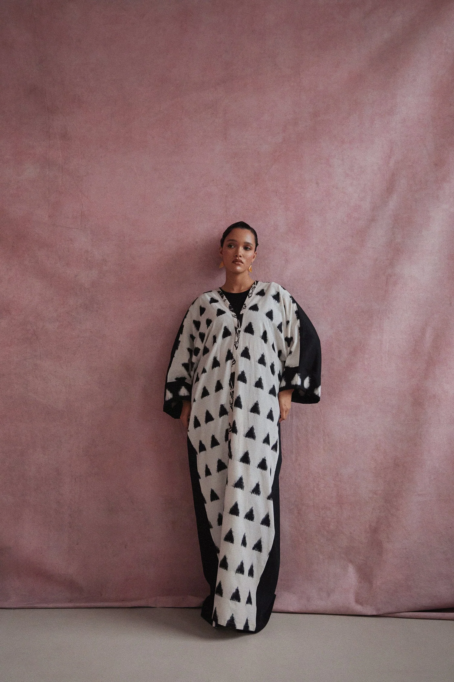 Cream Pyramids Abaya - Image 5