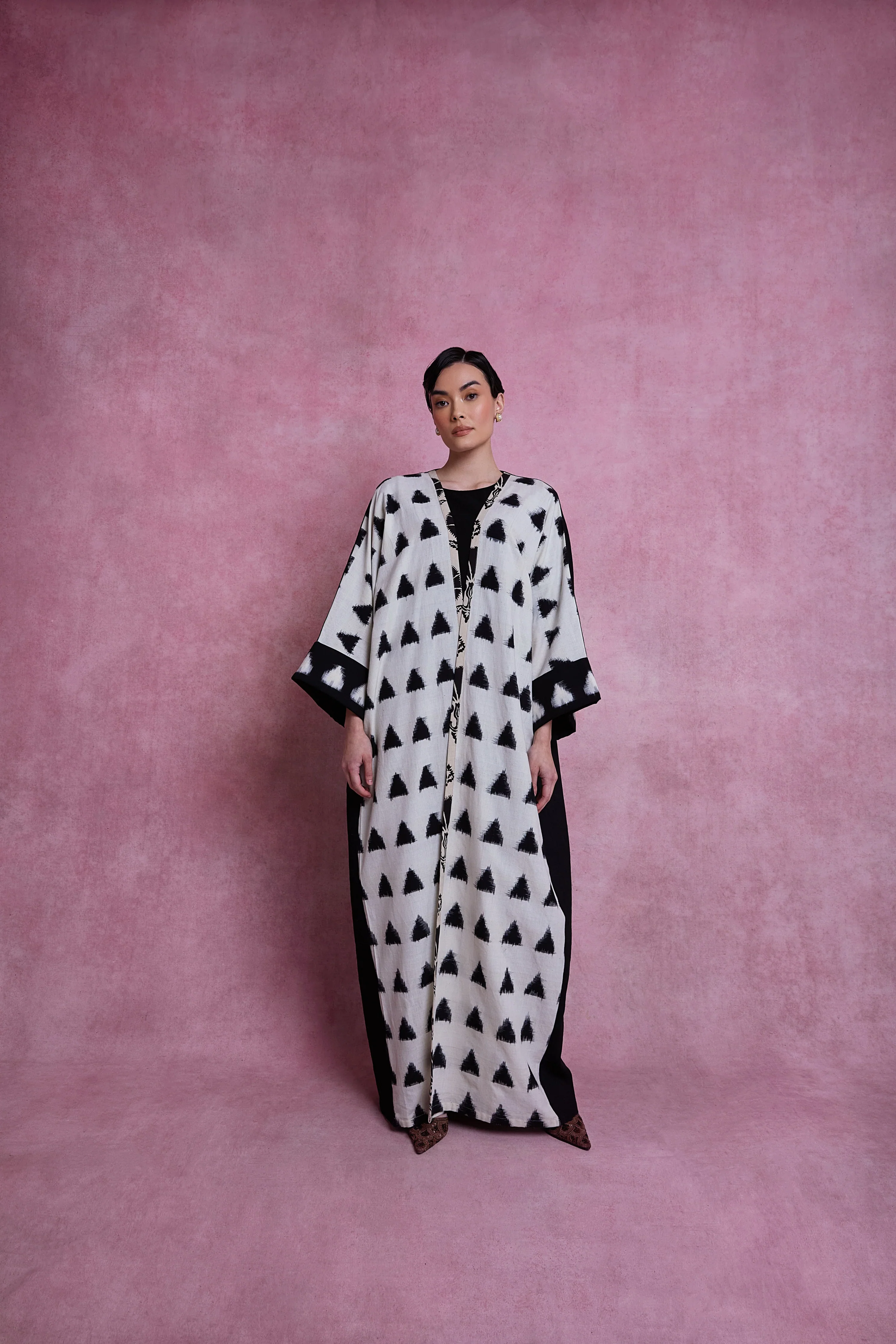 Cream Pyramids Abaya - Image 8