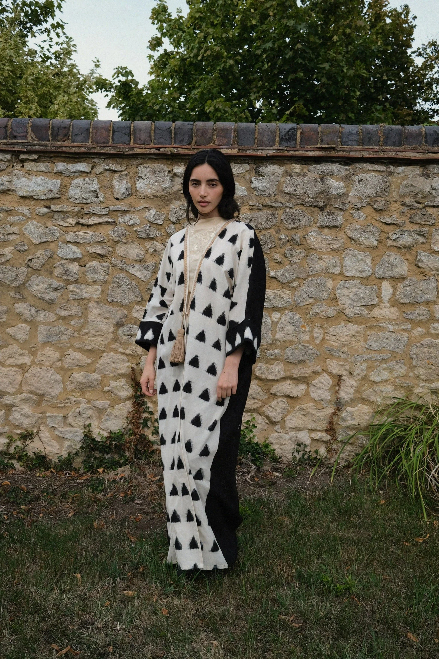 Cream Pyramids Abaya - Image 9
