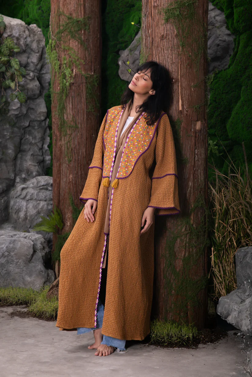 Embroidered Linen Ochre Abaya - Image 3