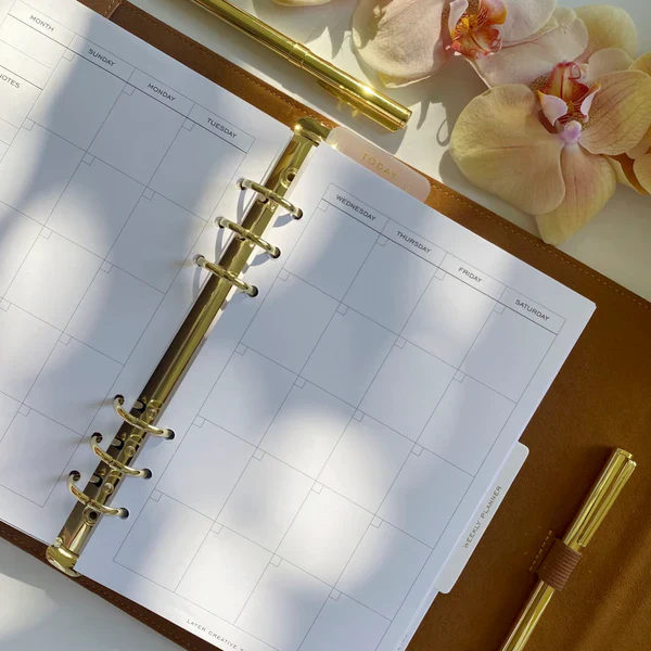 English Undated Yearly Planner | Gold - Image 4