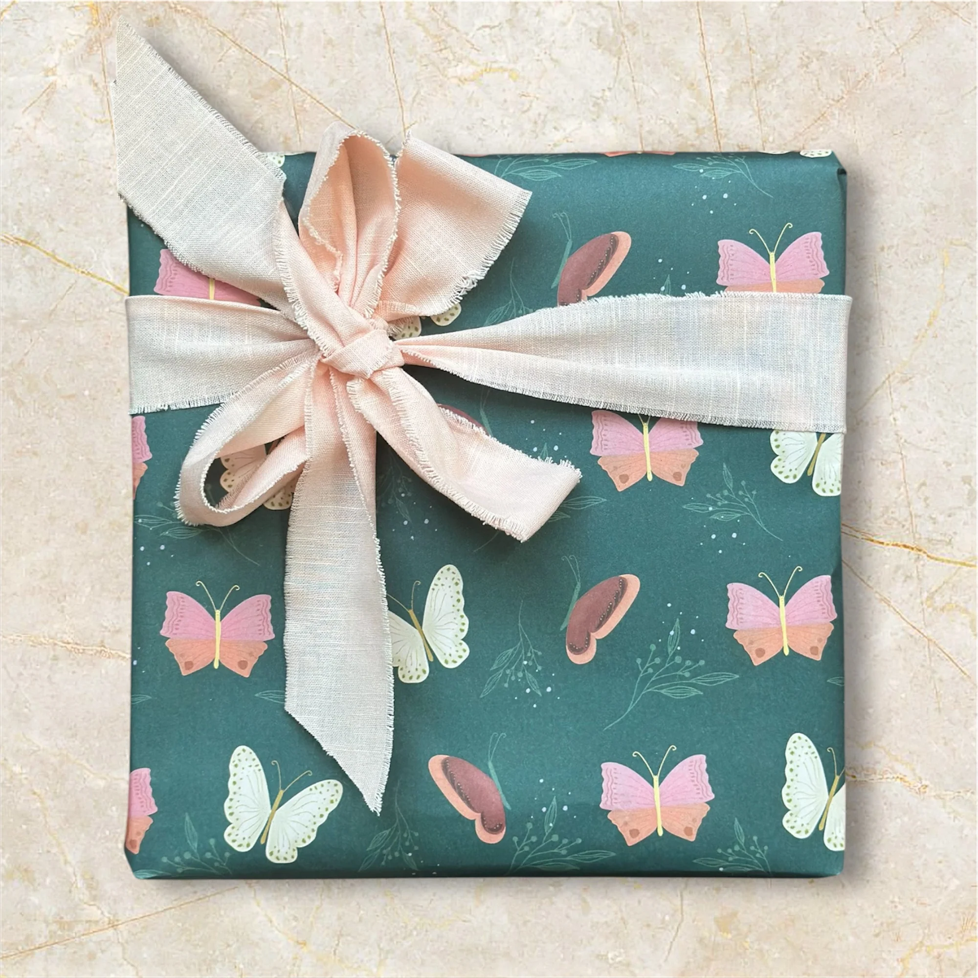 Classic: Box with Paper Wrap & Ribbon