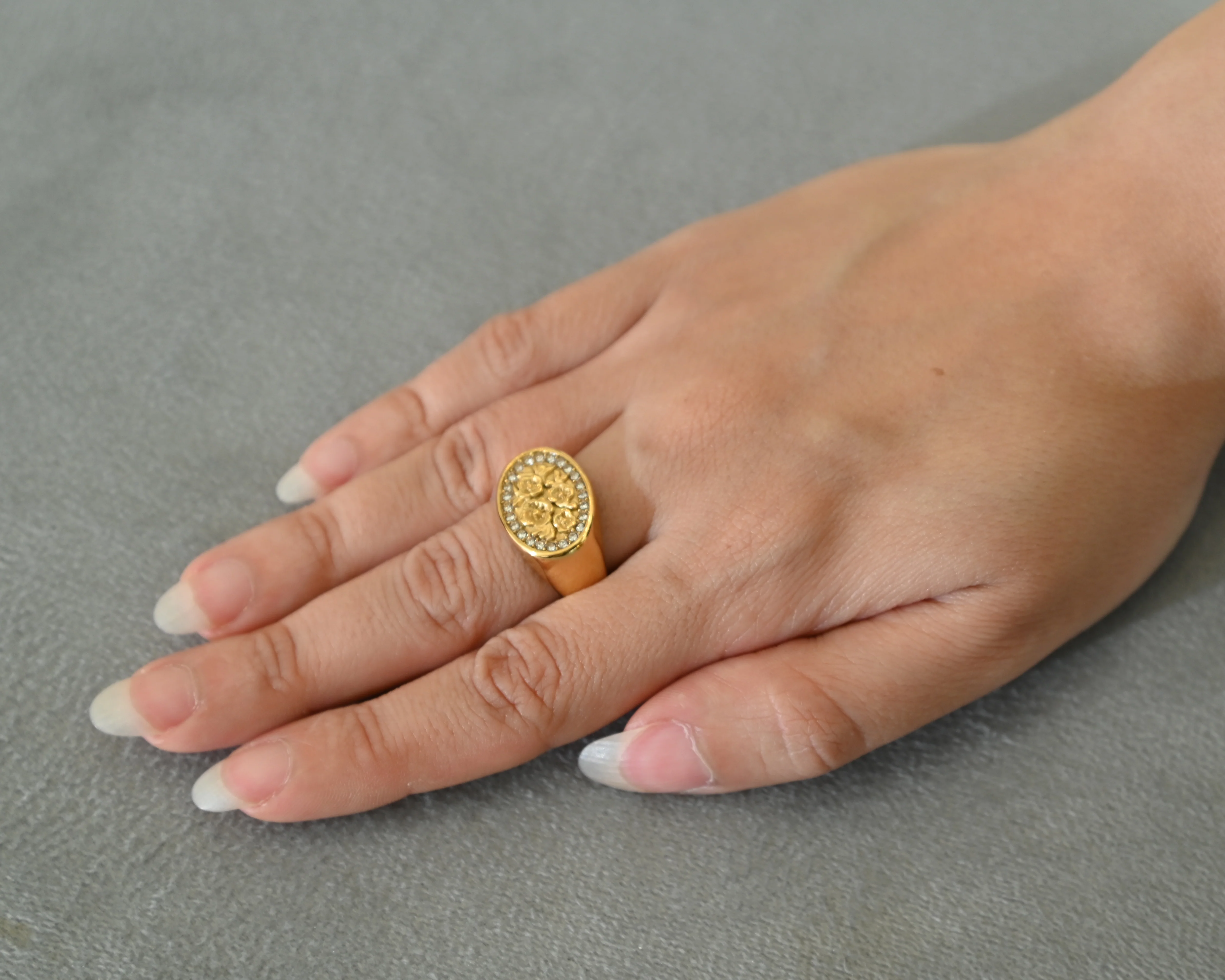 Gold Framer Flowers Ring