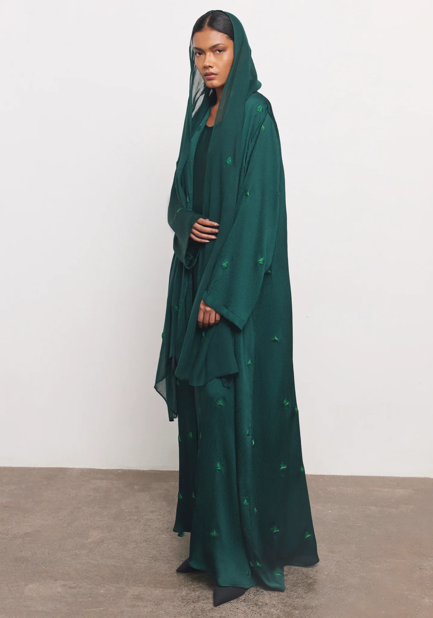 Green Summer Triangle Abaya - Image 4
