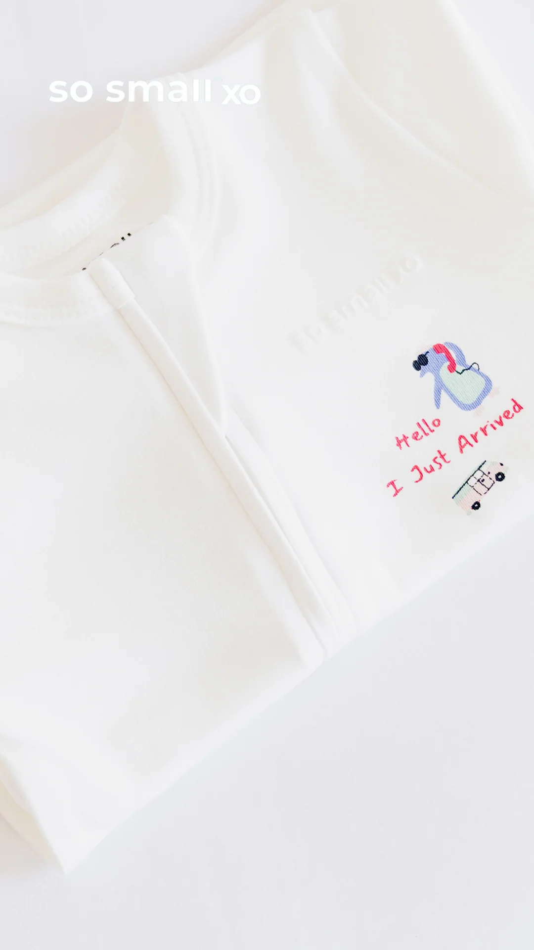 "Hello I just Arrived" Zipper Footie - Image 4