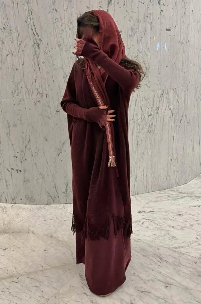 Maroon Wool Signature Abaya - Image 3
