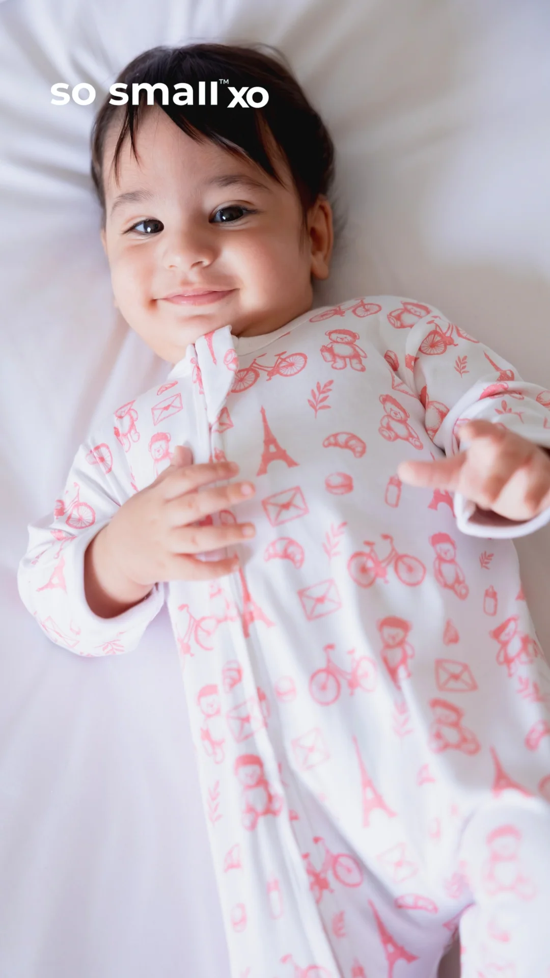 "Petit Paris Rose" Zipper Footie