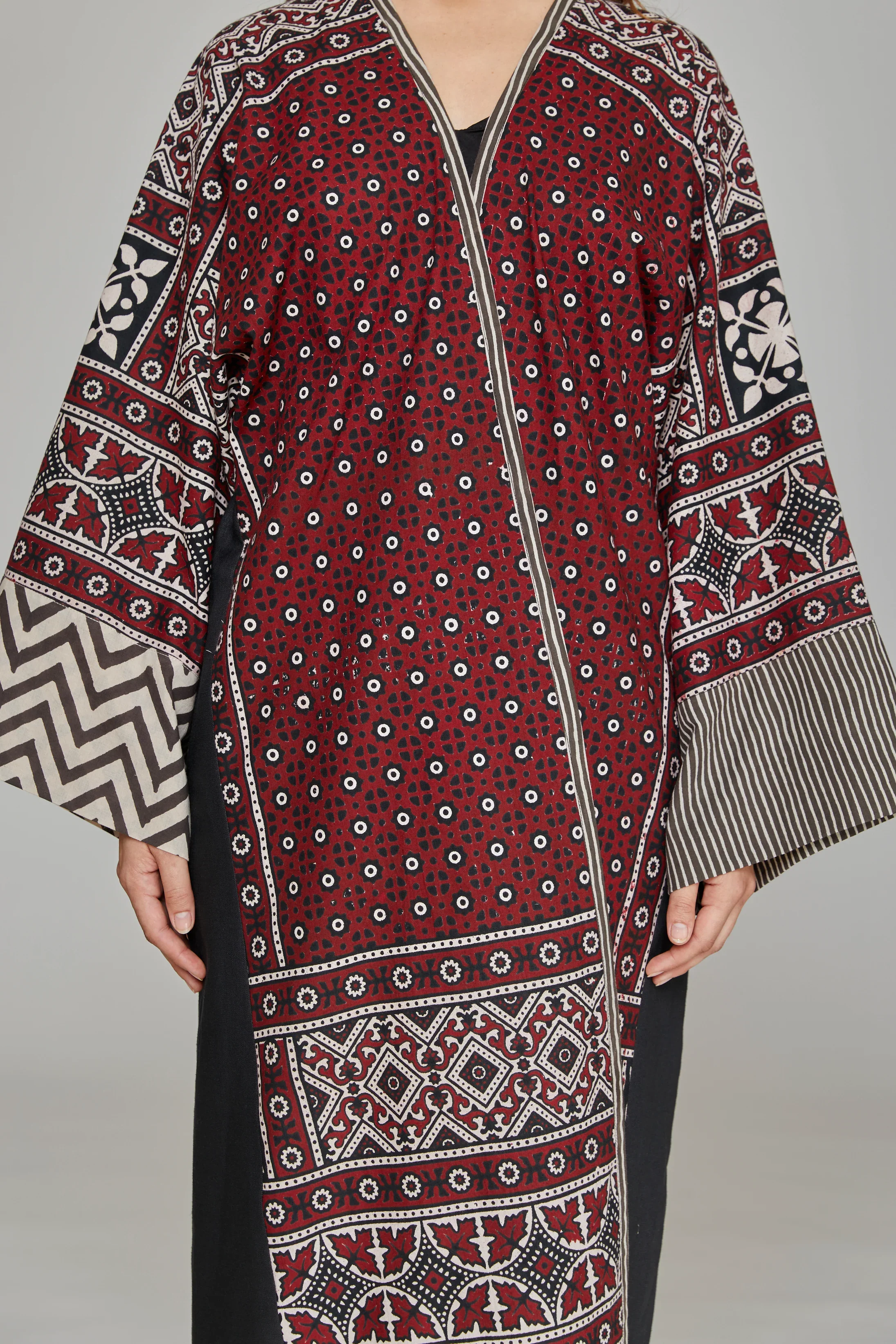 Red Mohatta Abaya - Image 2