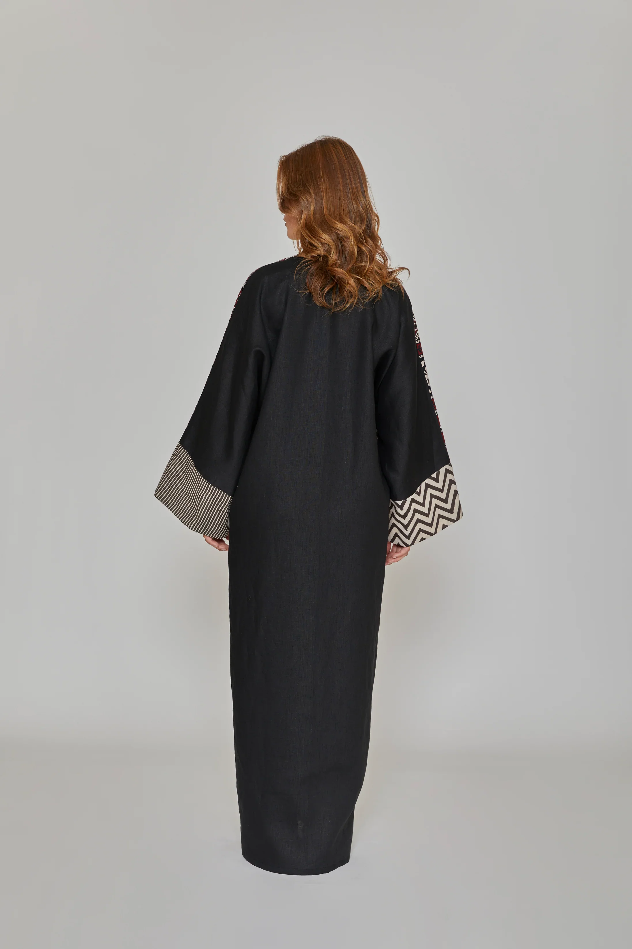 Red Mohatta Abaya - Image 3