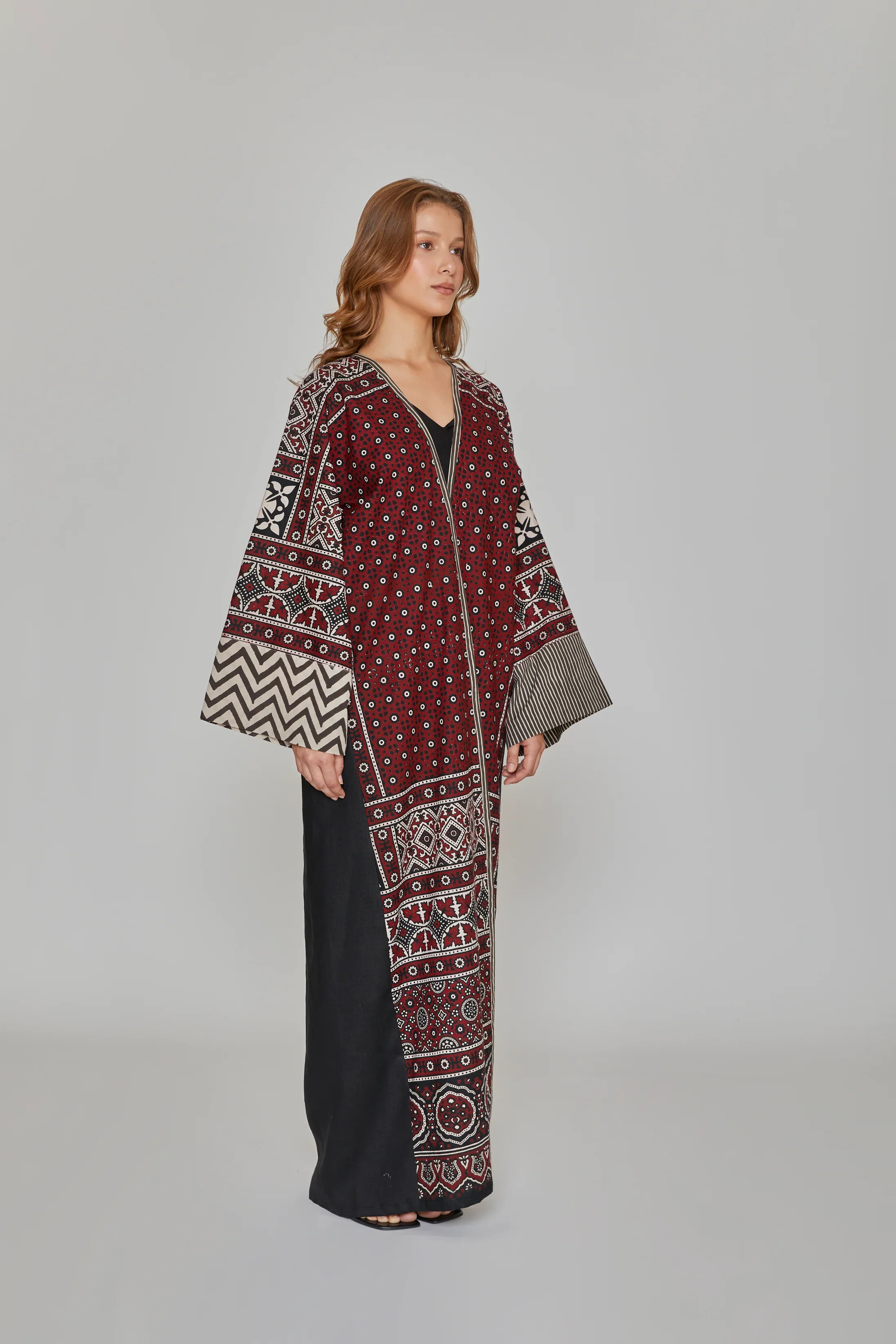 Red Mohatta Abaya - Image 4