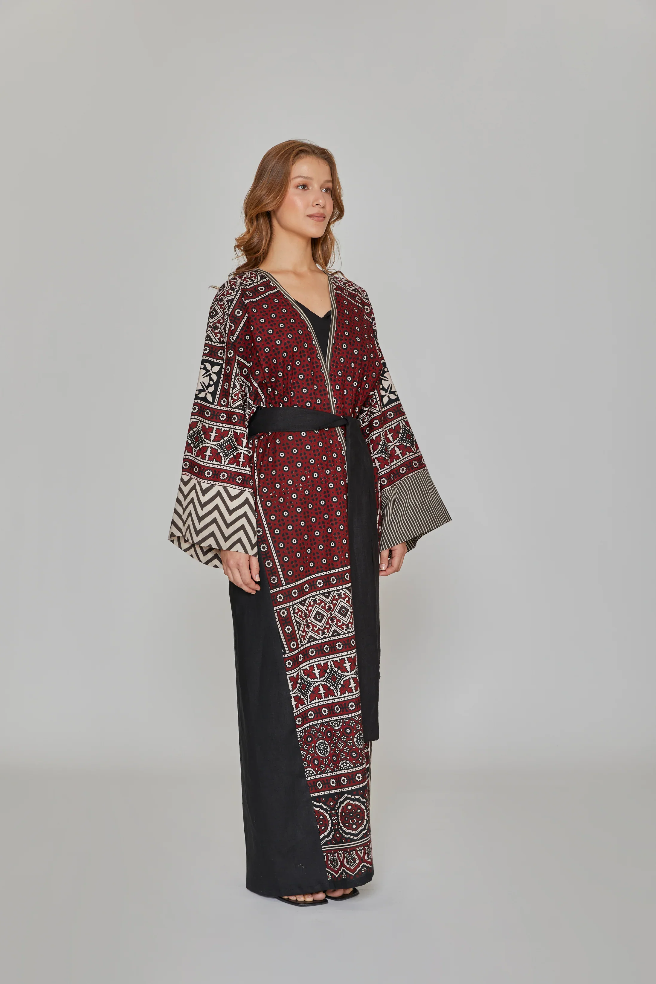 Red Mohatta Abaya - Image 5