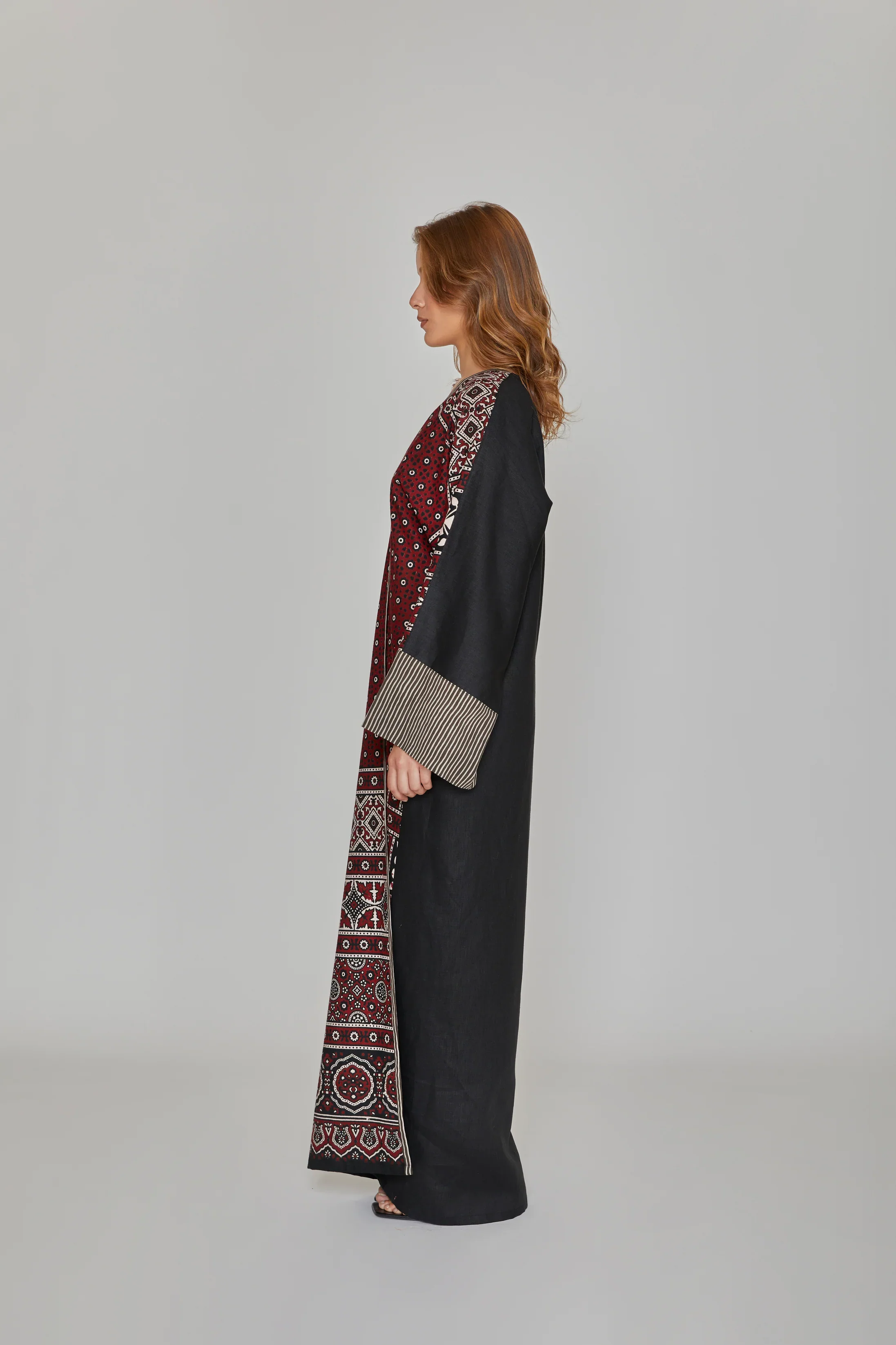 Red Mohatta Abaya - Image 6