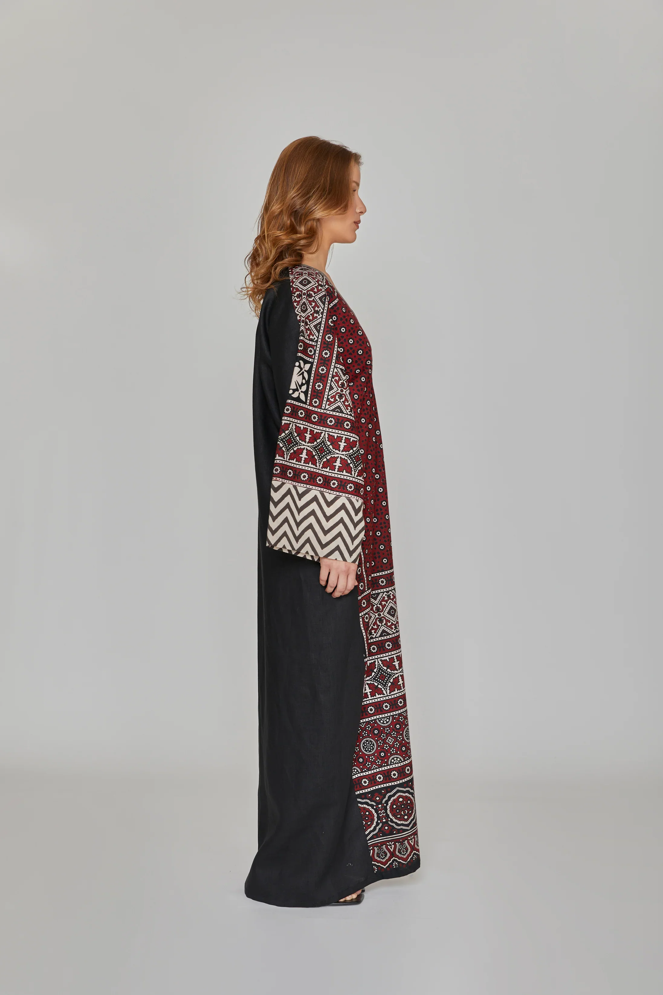 Red Mohatta Abaya - Image 7