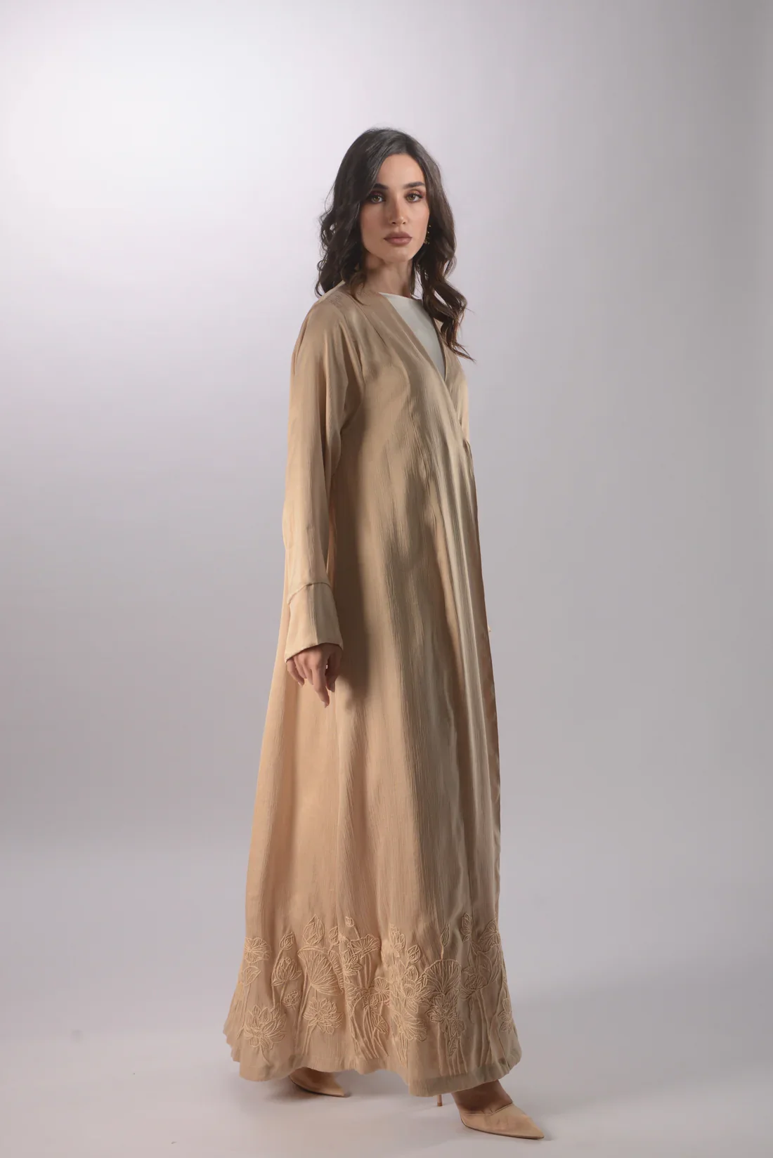 Sayuri Beige Silk Abaya - Image 5