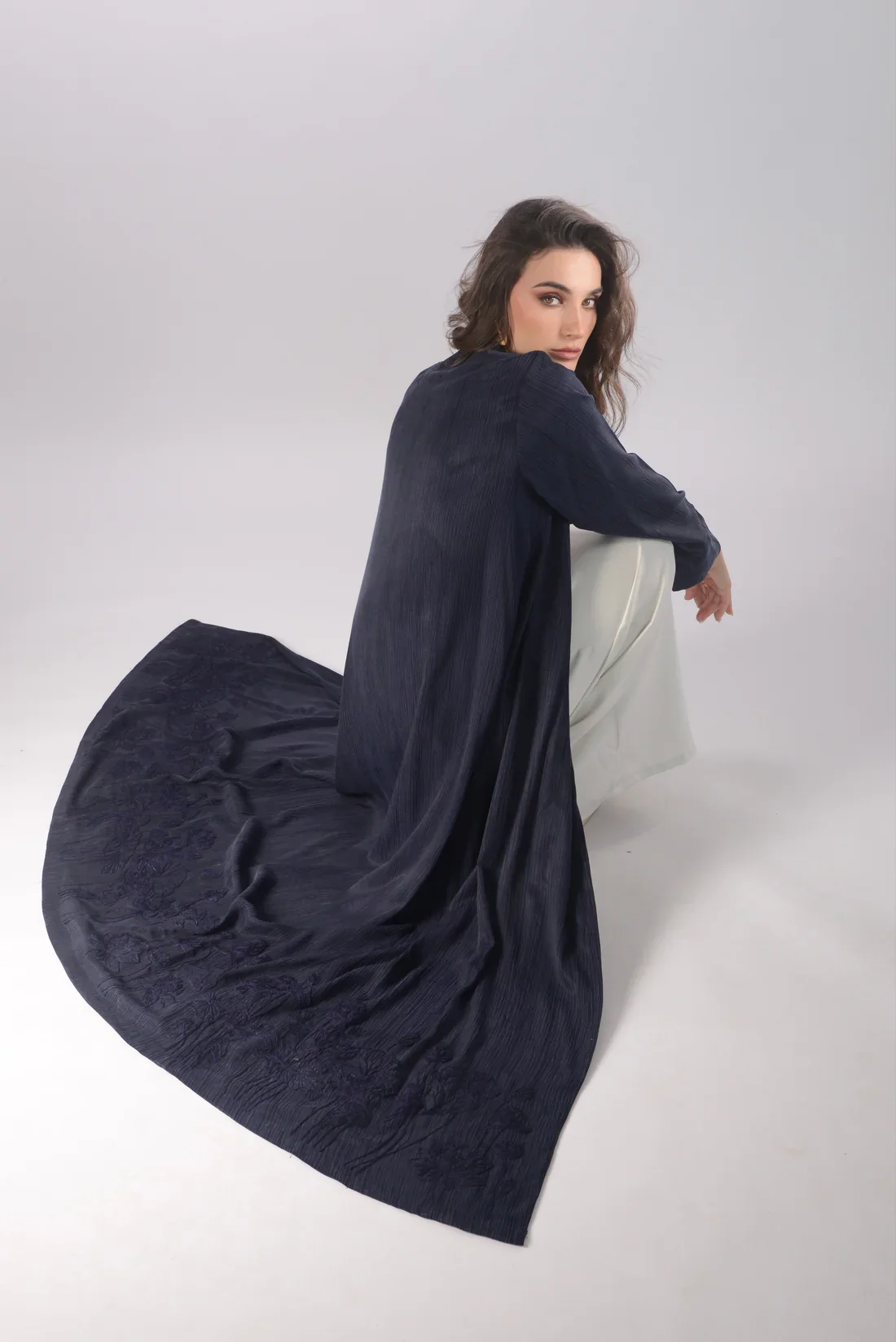 Sayuri Navy Silk Abaya - Image 3