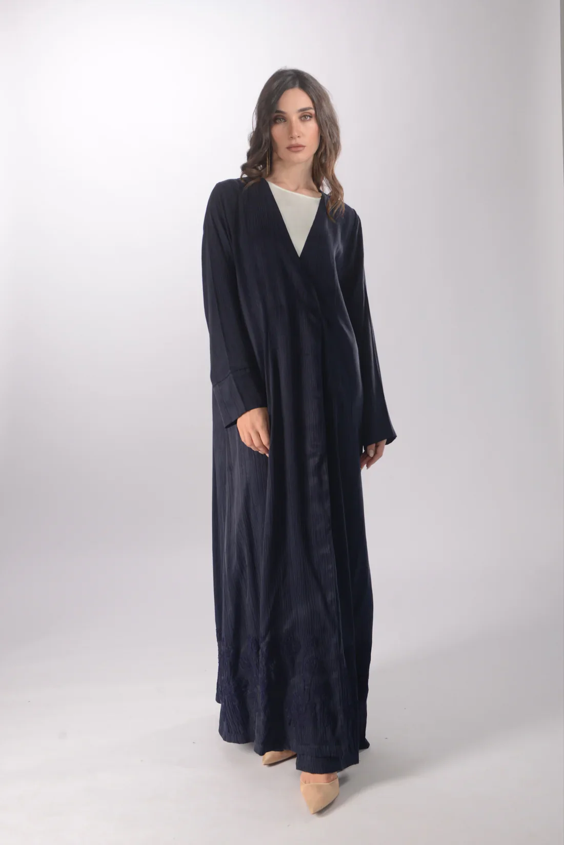 Sayuri Navy Silk Abaya - Image 4