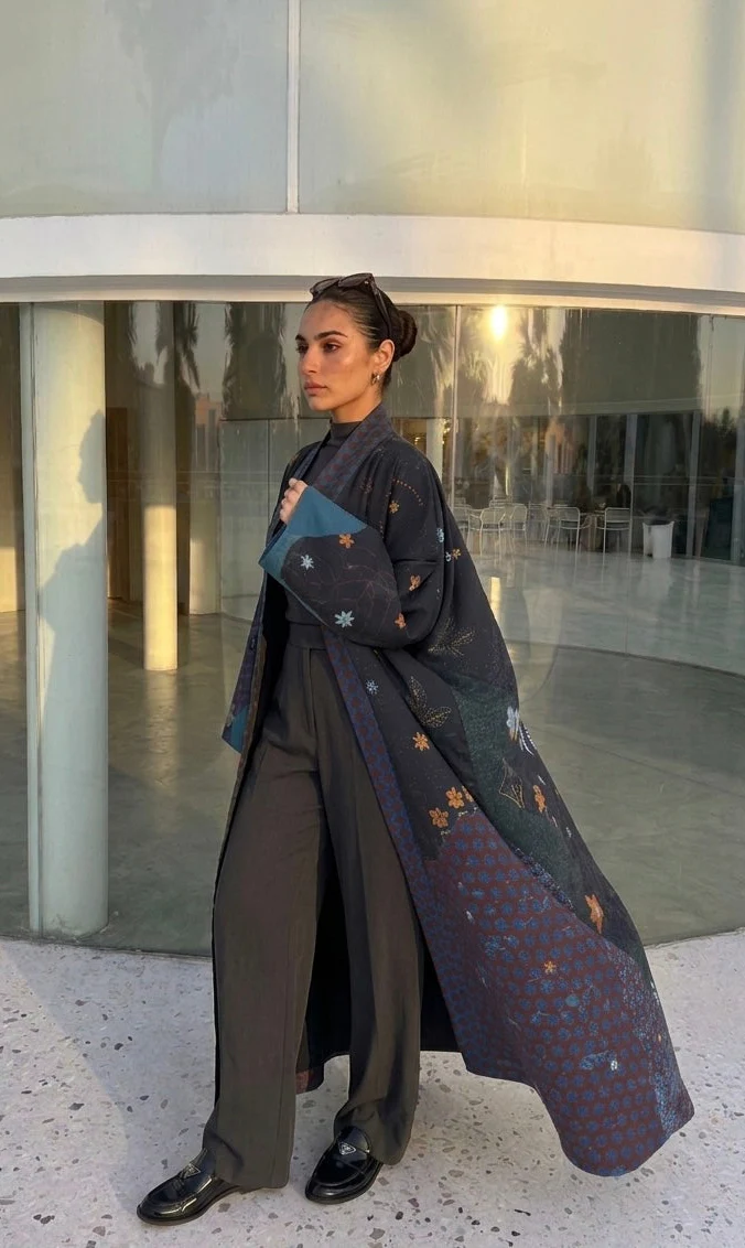 "Seen Leaving The Corniche" Abaya | Black - Image 12