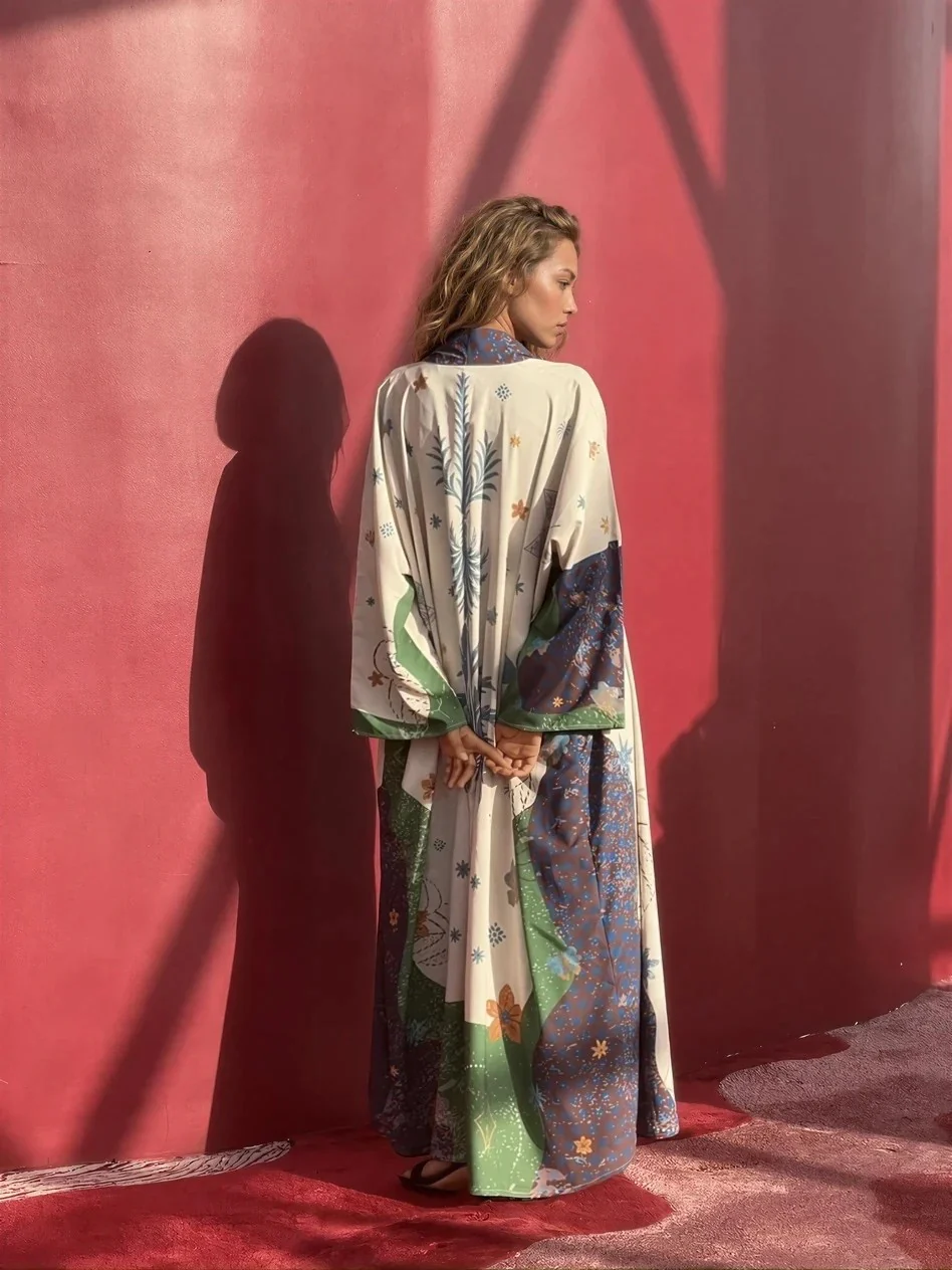 "Seen Leaving The Corniche" Abaya | Ivory - Image 4