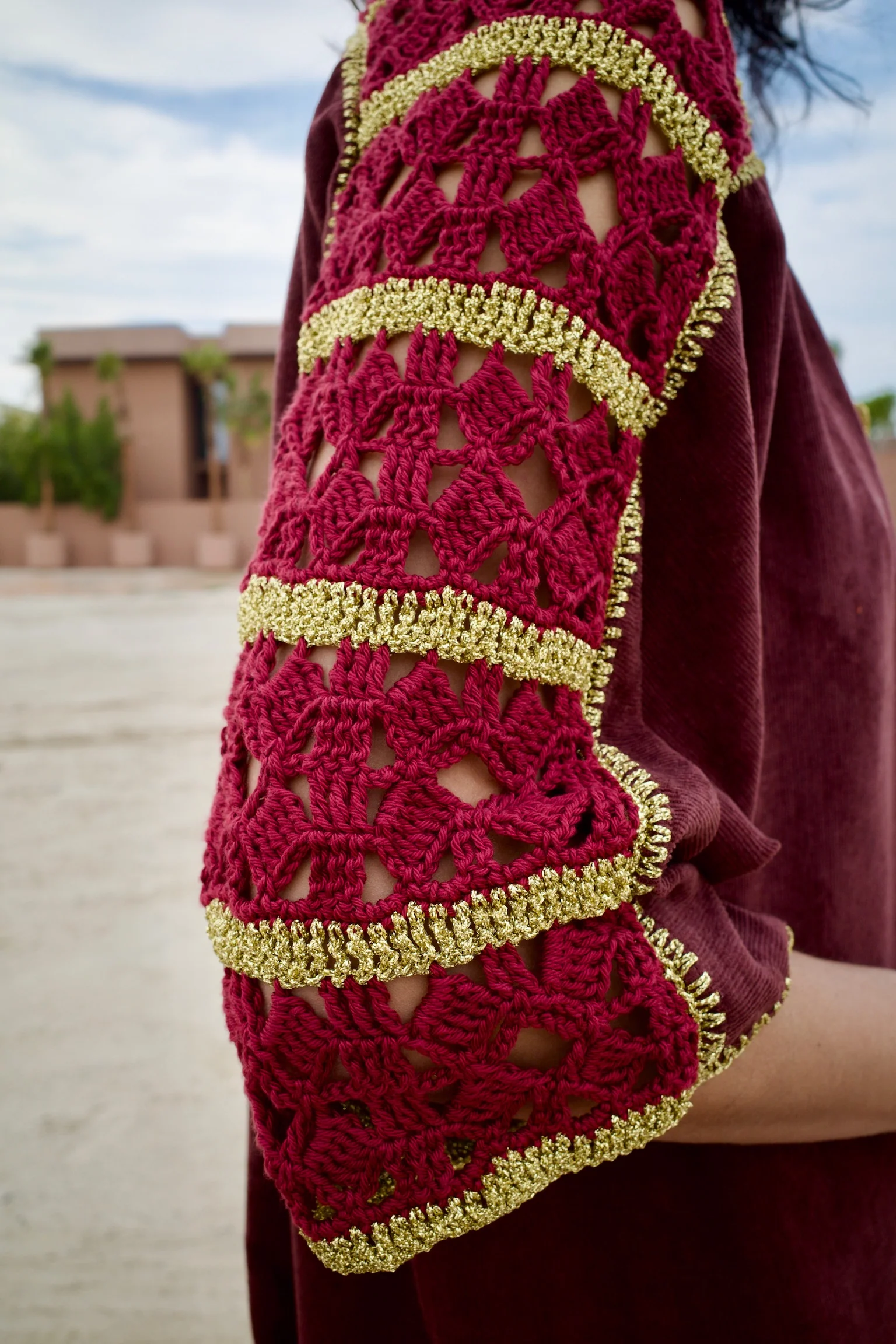 Velvet Corduroy Maroon Abaya Set with Pink Inner Dress - Image 7