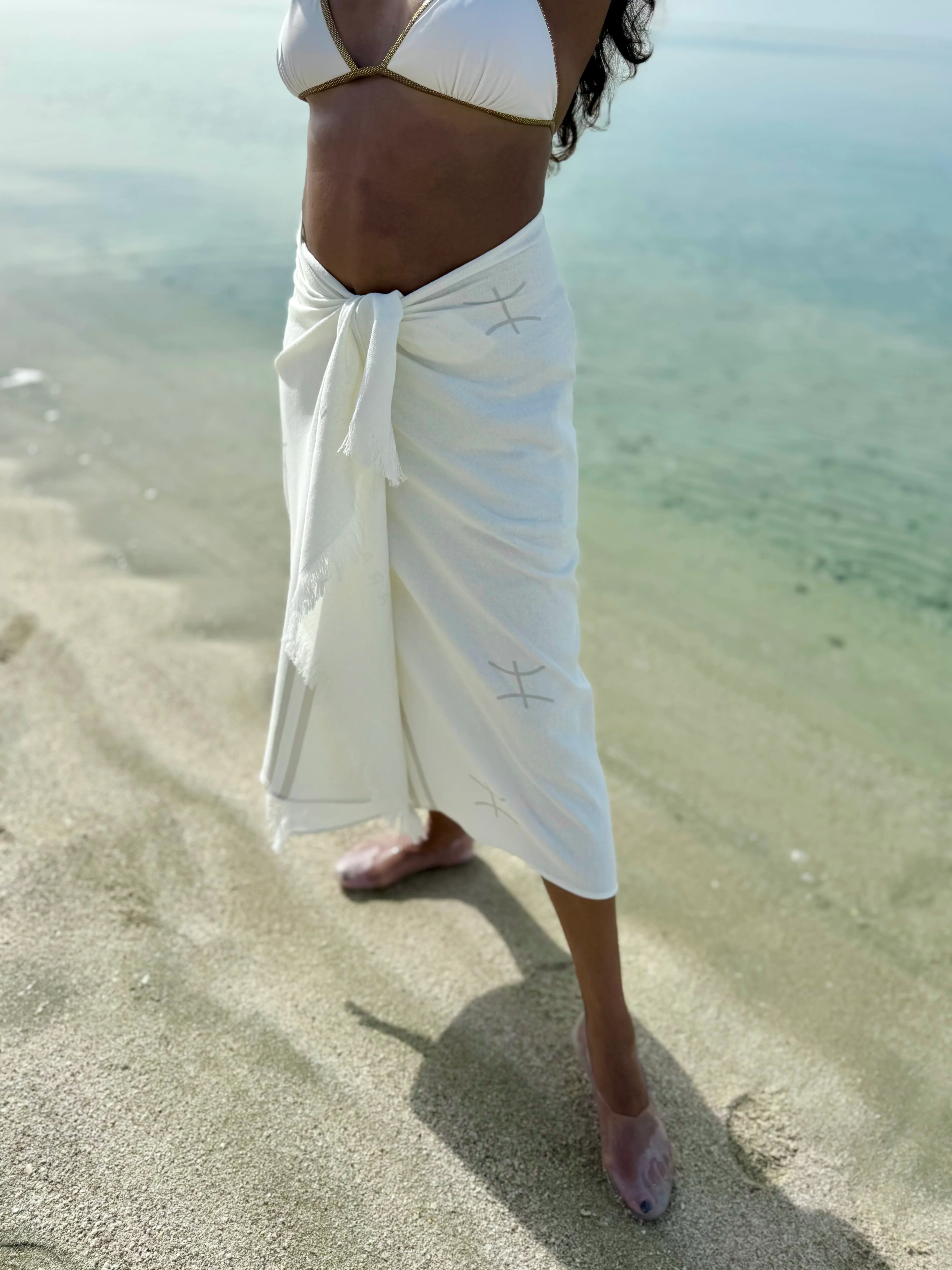 White Pisces Beach Towel - Image 4